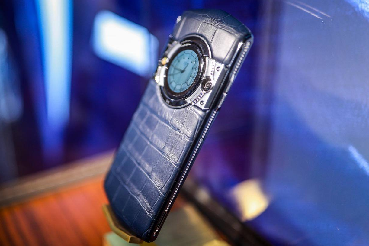 一款高逼格土豪手机,镶嵌着20颗钻石,国产手机苹果都没法比