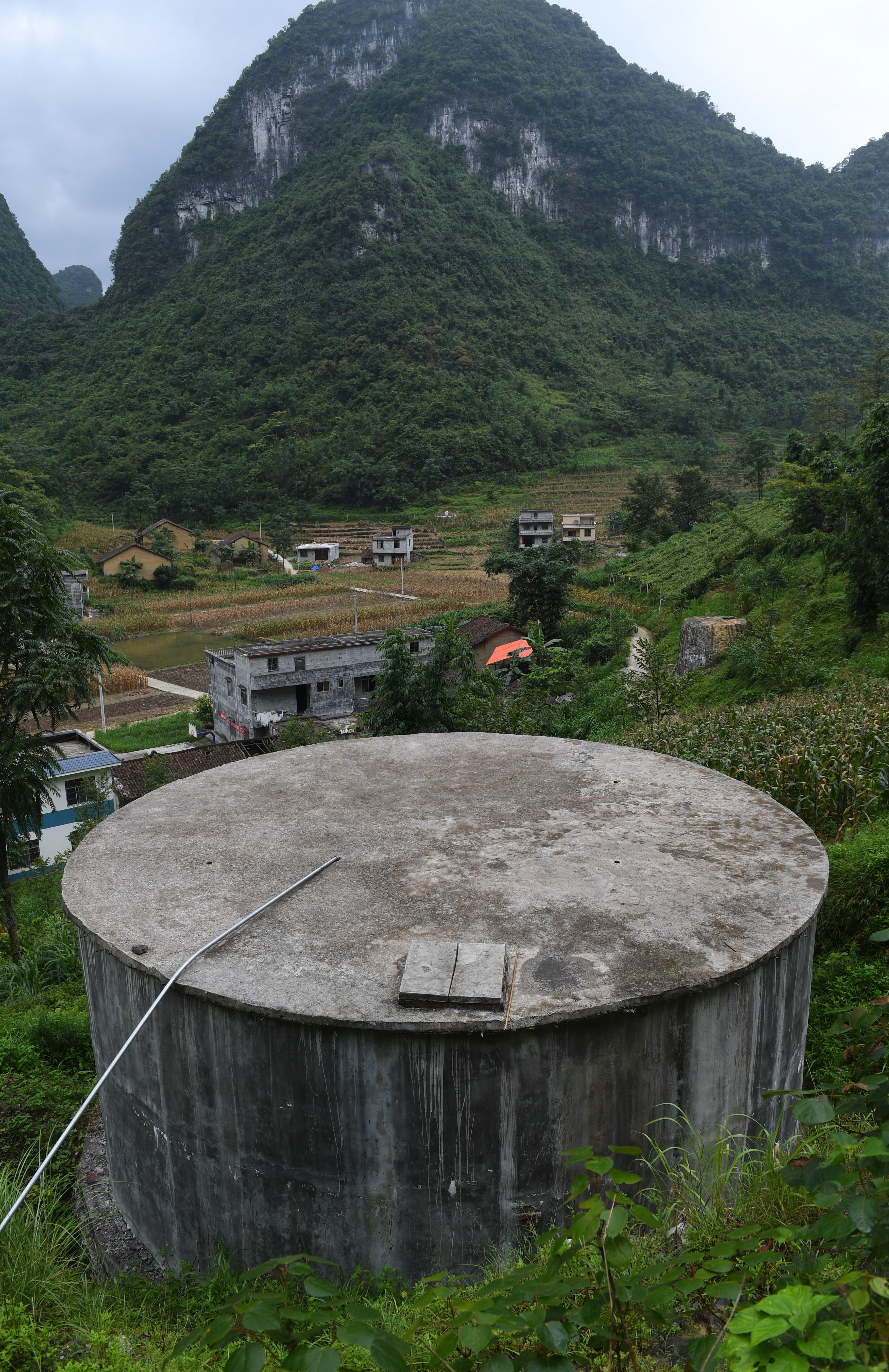 广西贫困山区图片