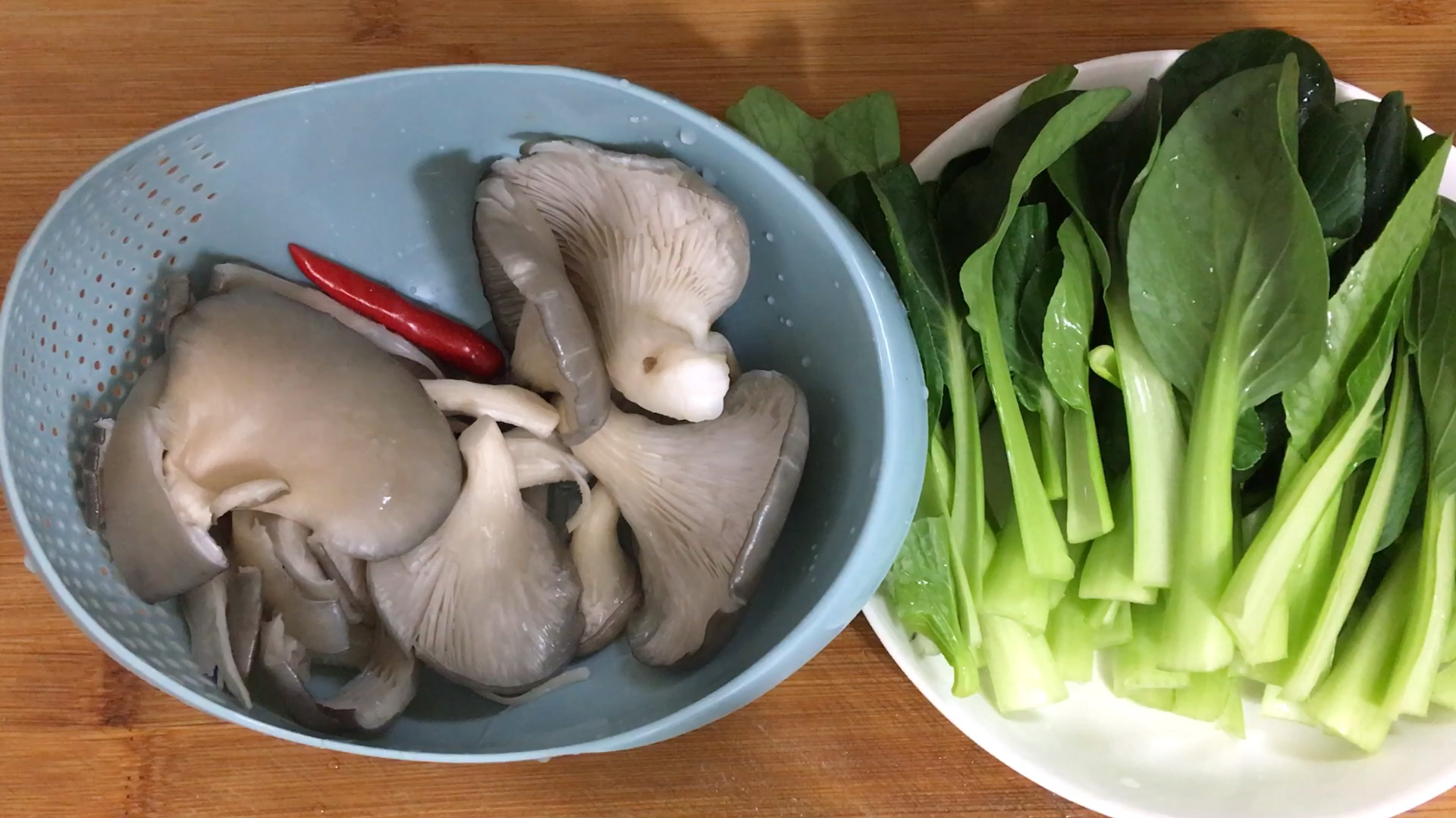 青菜炒蘑菇,千万别少这一步