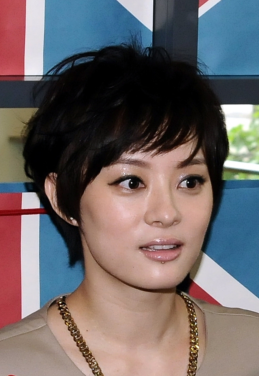 最近,仔细的观众发现孙俪的眼睛似乎变得越来越大了,而且在她最新的