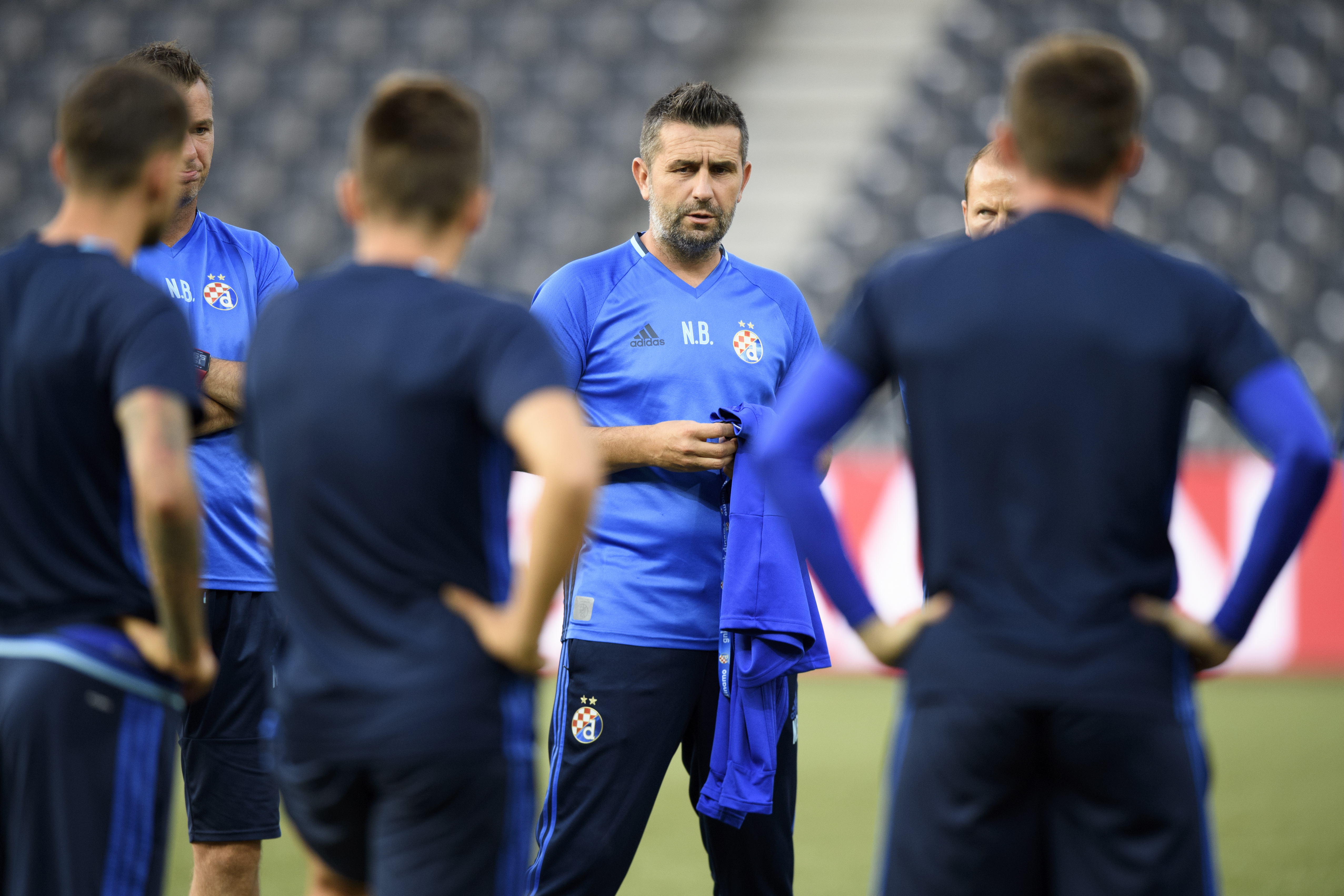 足球——欧冠资格赛:萨格勒布迪纳摩赛前备战(3)