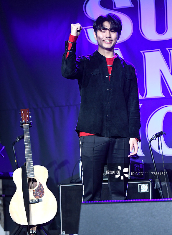 2018年11月22日,韩国首尔,柳熙烈,sam kim出席新专辑发布会.