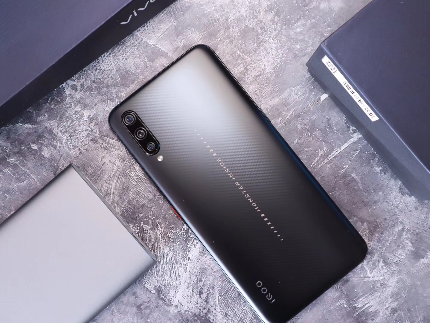 vivo 追求不止进击不止,iqoo低调打脸小米,完美诠释低价高配!