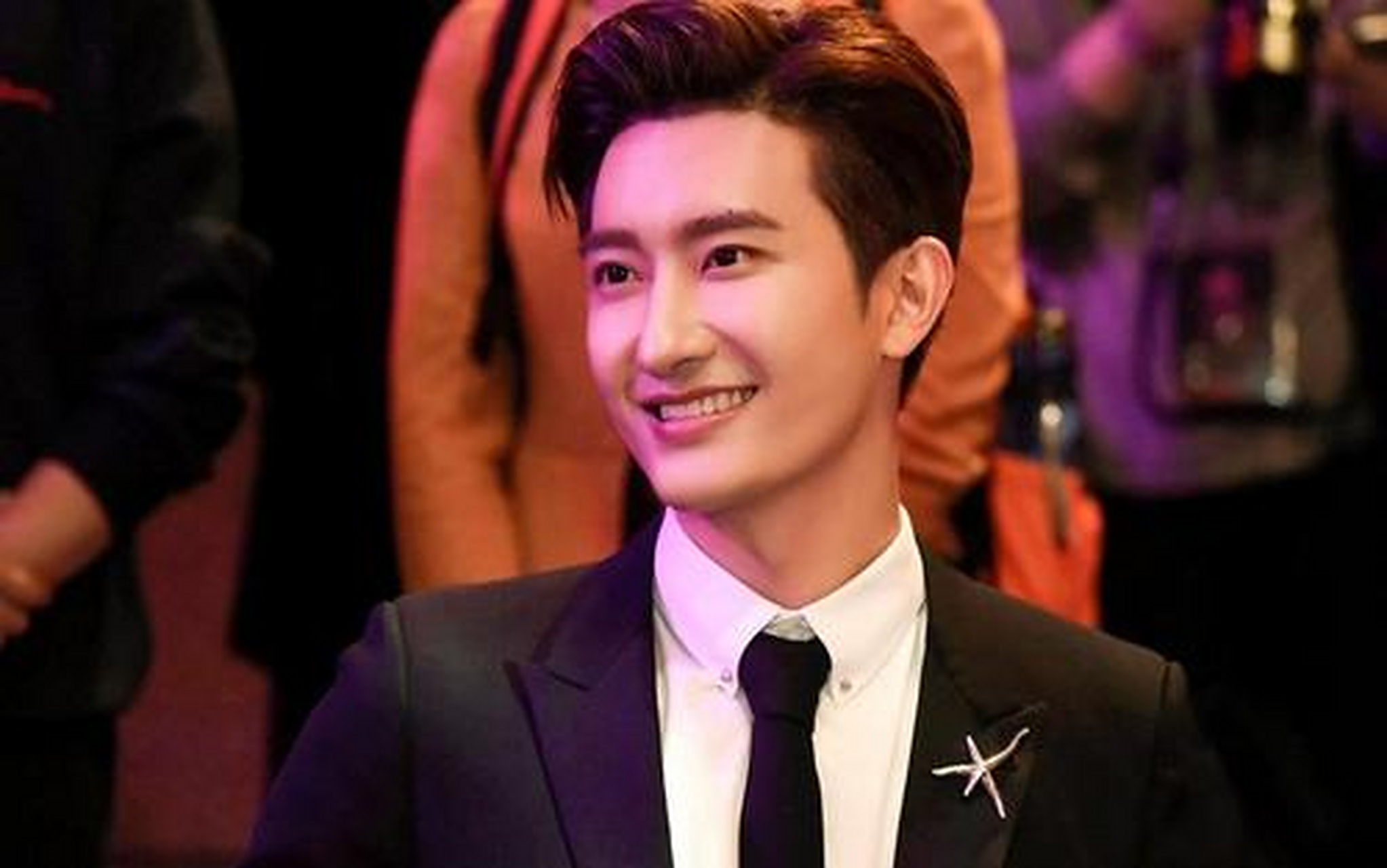 周觅,1986年出生于武汉.