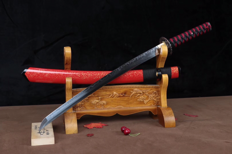 中款武士刀 红煞刃材:t10古法树叶纹烧刃装具:合金仿红古铜鞘材:实木