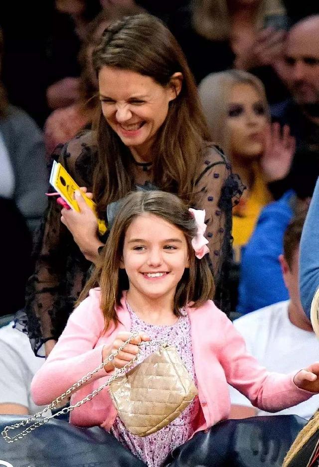 贝克汉姆女儿小七,汤姆克鲁斯女儿苏瑞,小天使都长成了小美女