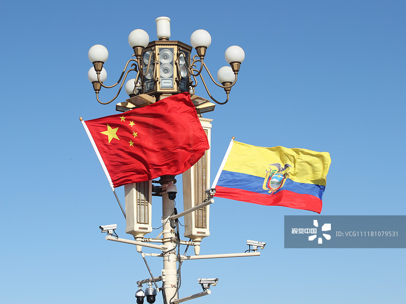 2018年12月11日,北京天安门广场悬挂中国和厄瓜多尔国旗,欢迎厄瓜多尔