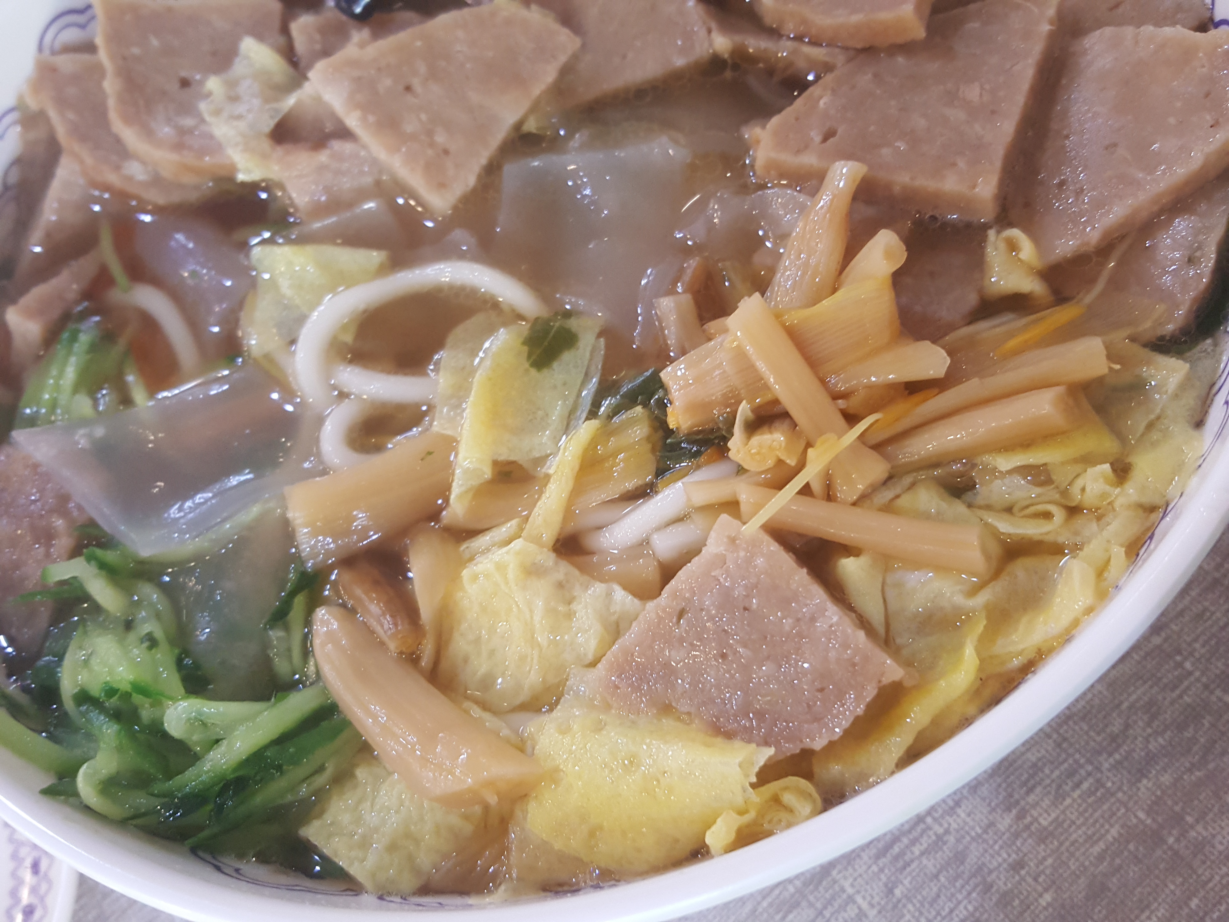 老潍县肉丸子面,听说这家的不错,去尝尝,一碗面吃出一身汗