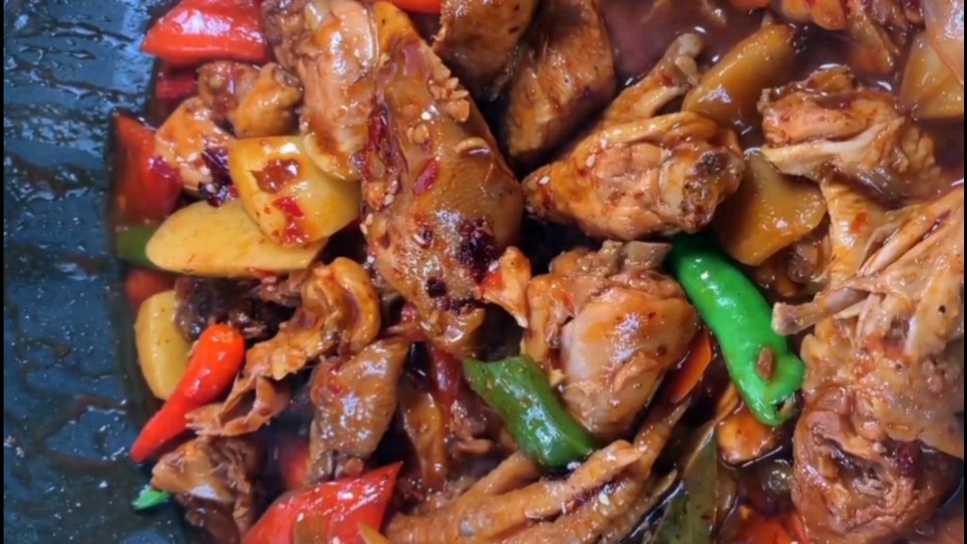 “新疆大盘鸡”的正宗做法,好吃!好吃!好吃!重要的事说三遍!