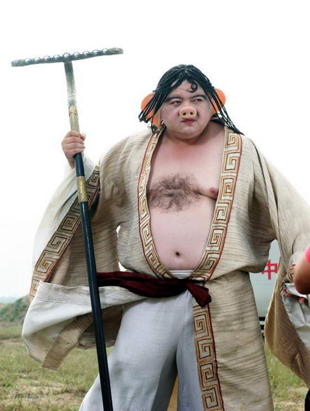 被称为"猪八戒专业户",为戏增肥70斤,与老婆姐弟恋恩爱至今!