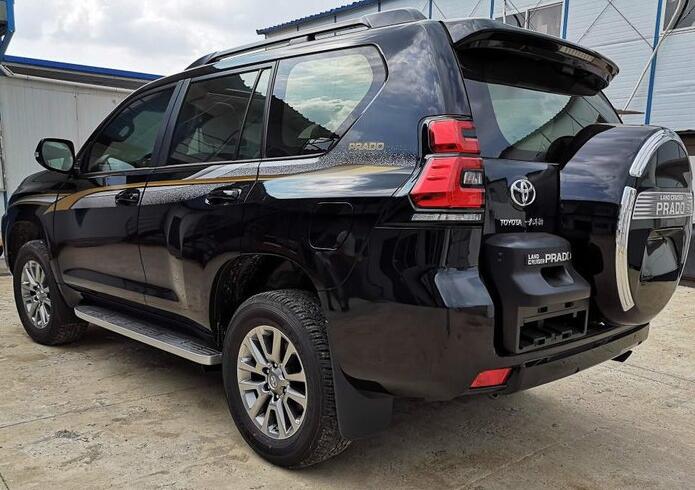 首台新款顶配丰田普拉多提车,颜值大增不输途锐,酷黑色真霸气!