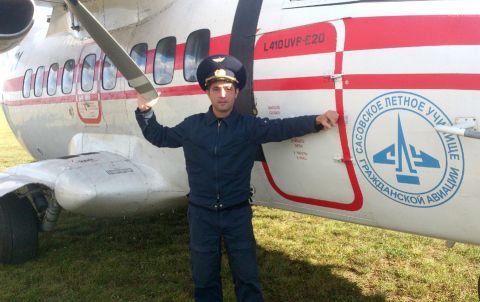 千钧一刻 俄航副驾驶返回起火机舱救出机长