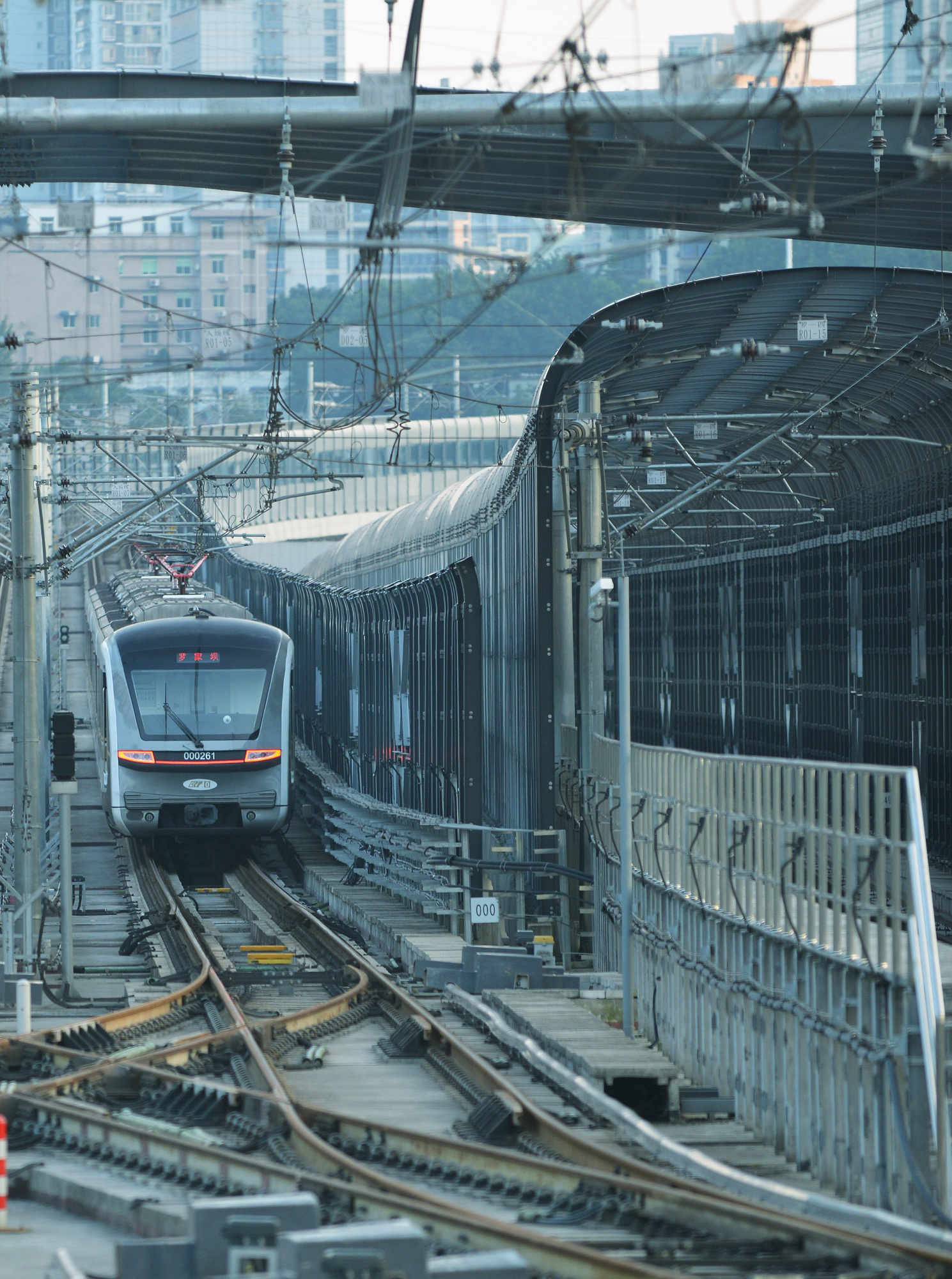 评重庆轨道交通环线罗家坝站的低调开通:乘客很少,未来或有重用