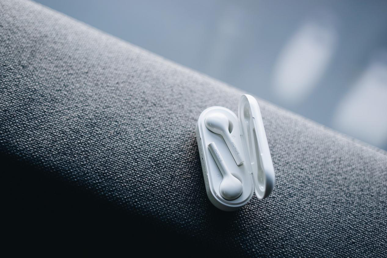 荣耀flypods青春版无线耳机开箱体验:双击快速操作交互不得了!