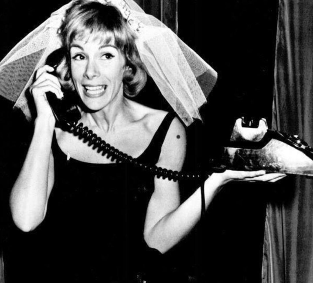 喜剧女王joan rivers:丈夫自杀,负债千万,她却在努力逗笑观众