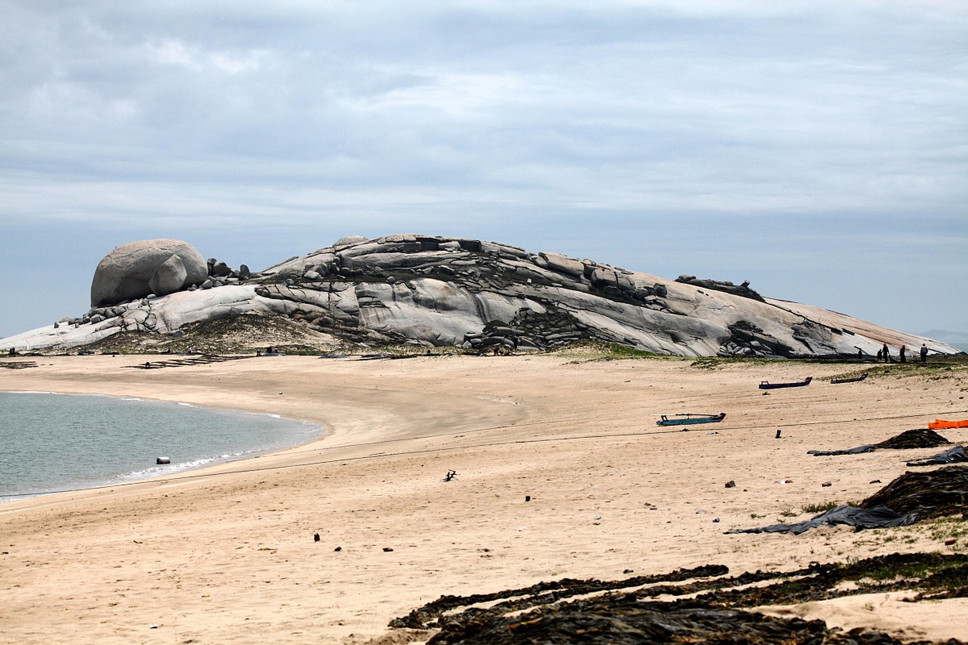 海坛天神,位于南海乡塘屿南中村南海中,当地居民称之为"神仙石",整体