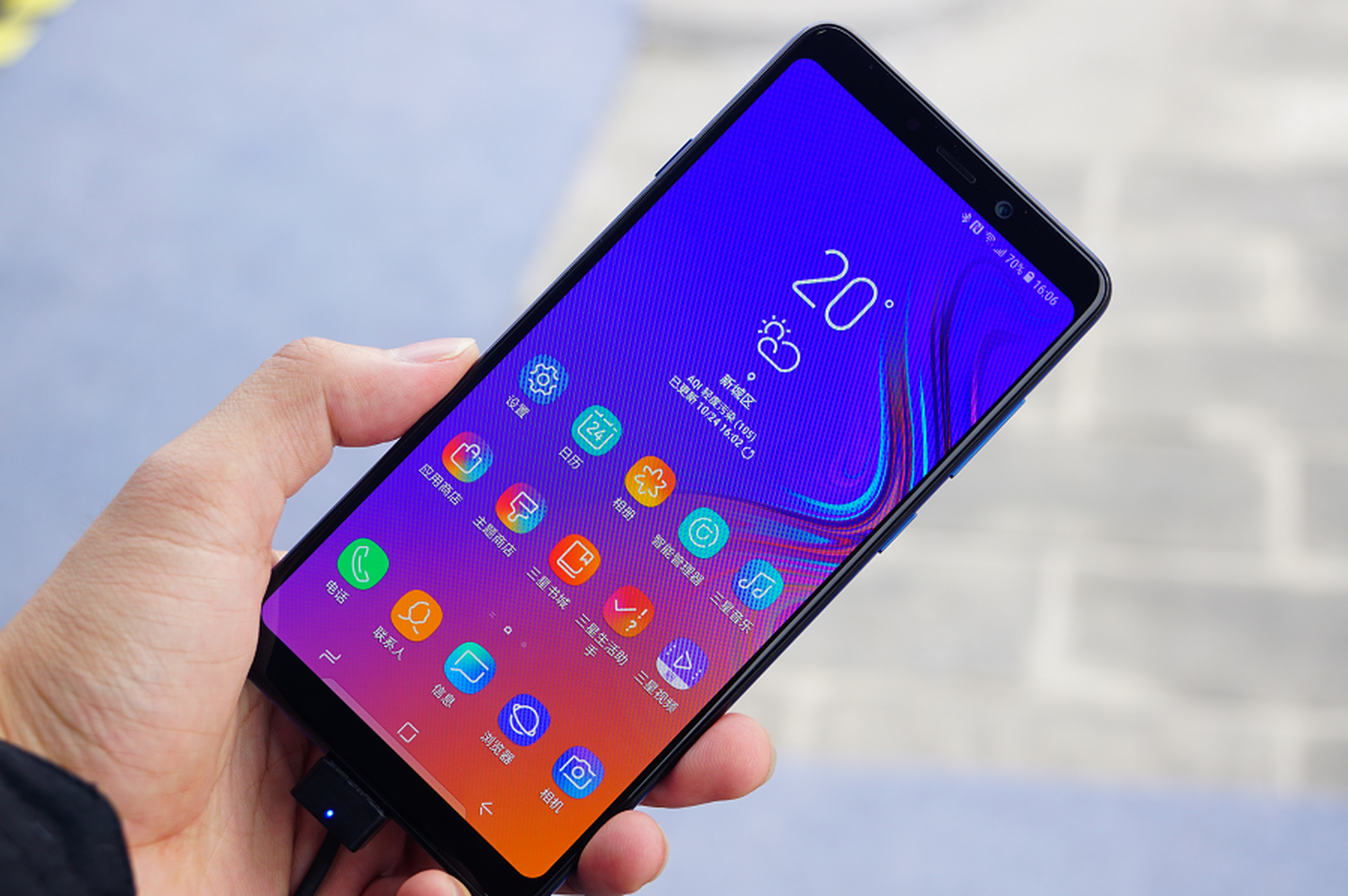 三星a9s雷科技现场体验初步上手,这台新机给小雷最深刻的印象是:3d