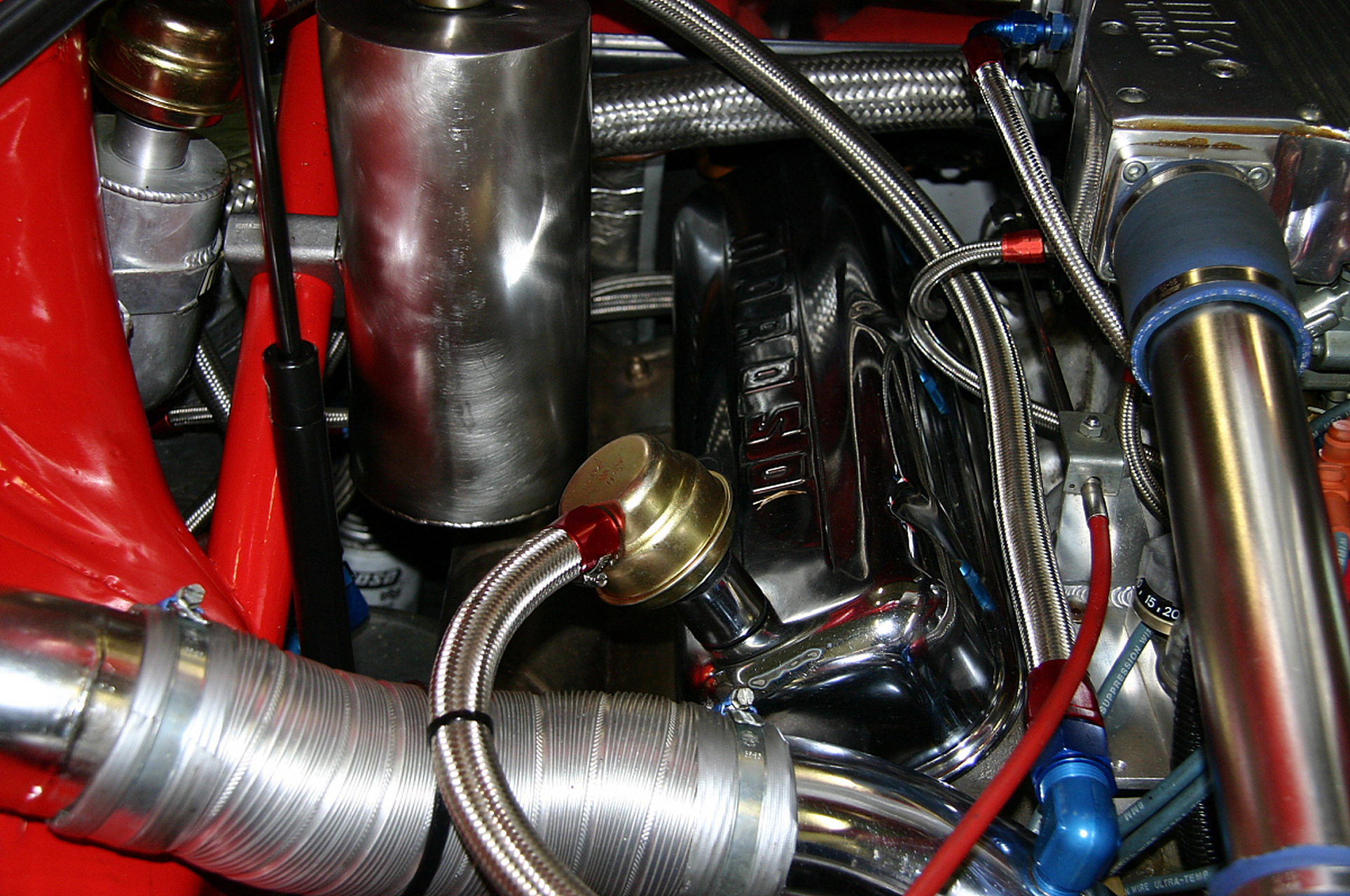 改装汽车排气系统需要注意噪音问题.