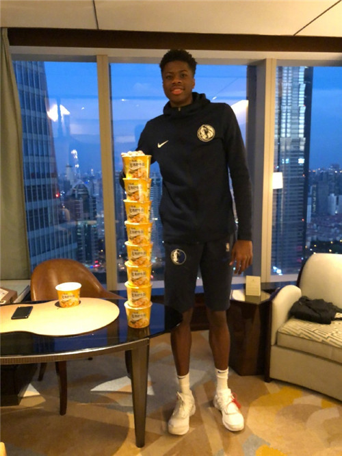 nba:"字母弟"加盟湖人 曾在中国狂吃金汤泡面