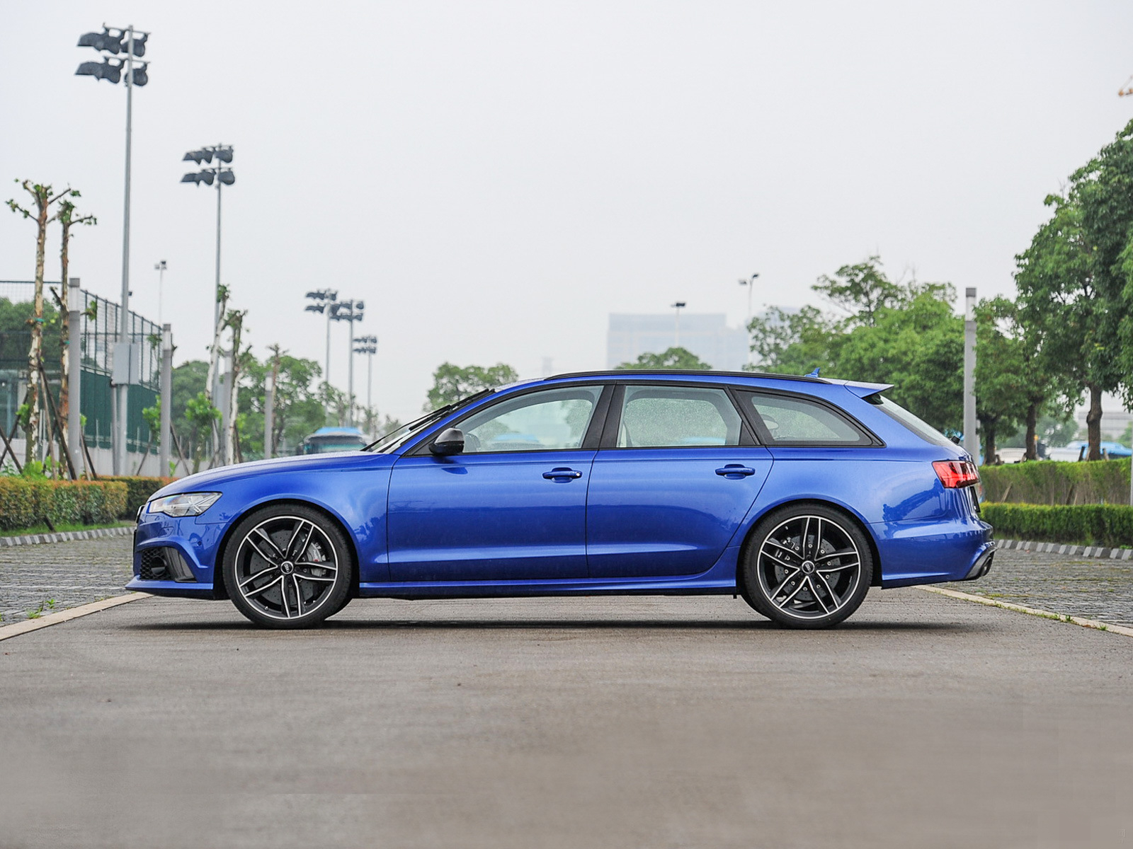 带你了解奥迪rs6的霸气外观