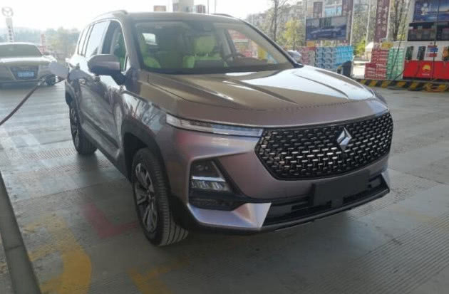 8万喜提宝骏rs5,星云紫帅到掉渣,车主:开出去超有面!