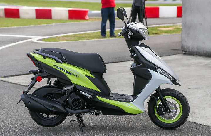 专业赛道试驾雅马哈rs neo这台动力十足的小踏板