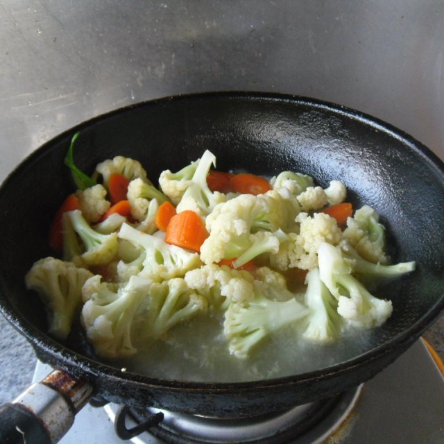 胡蘿蔔燒花菜,又香又好吃,美味的下飯菜!