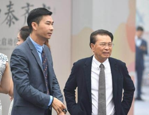 美的集团公子何剑锋,一年买6辆豪车,为泡温泉开私人飞机去日本