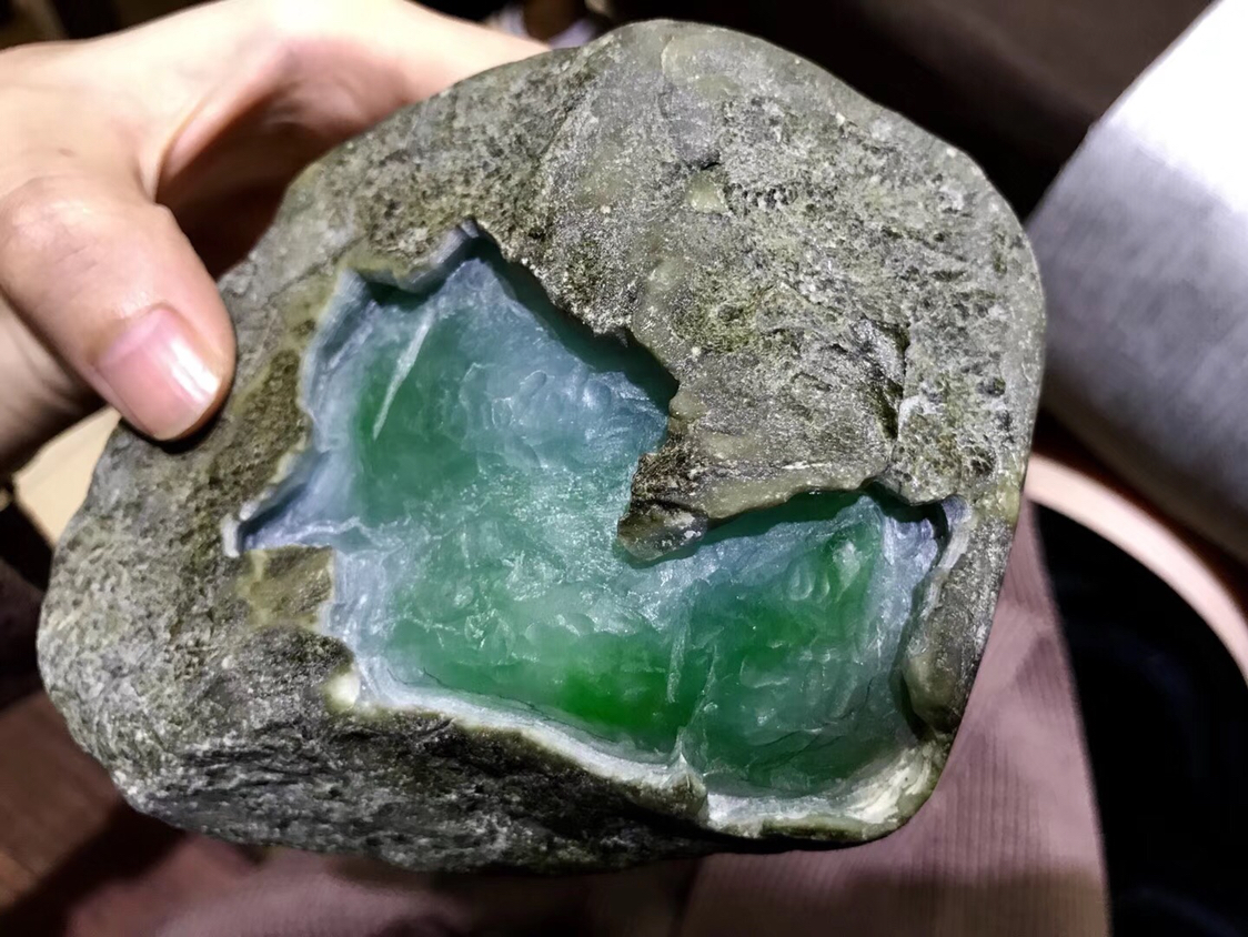 南齐敞口翡翠赌石还真没让我失望过