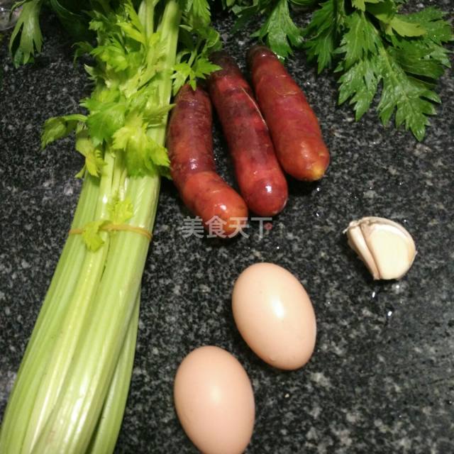 芹菜胡萝卜鸡蛋,营养丰富,对人身体还有诸多好处