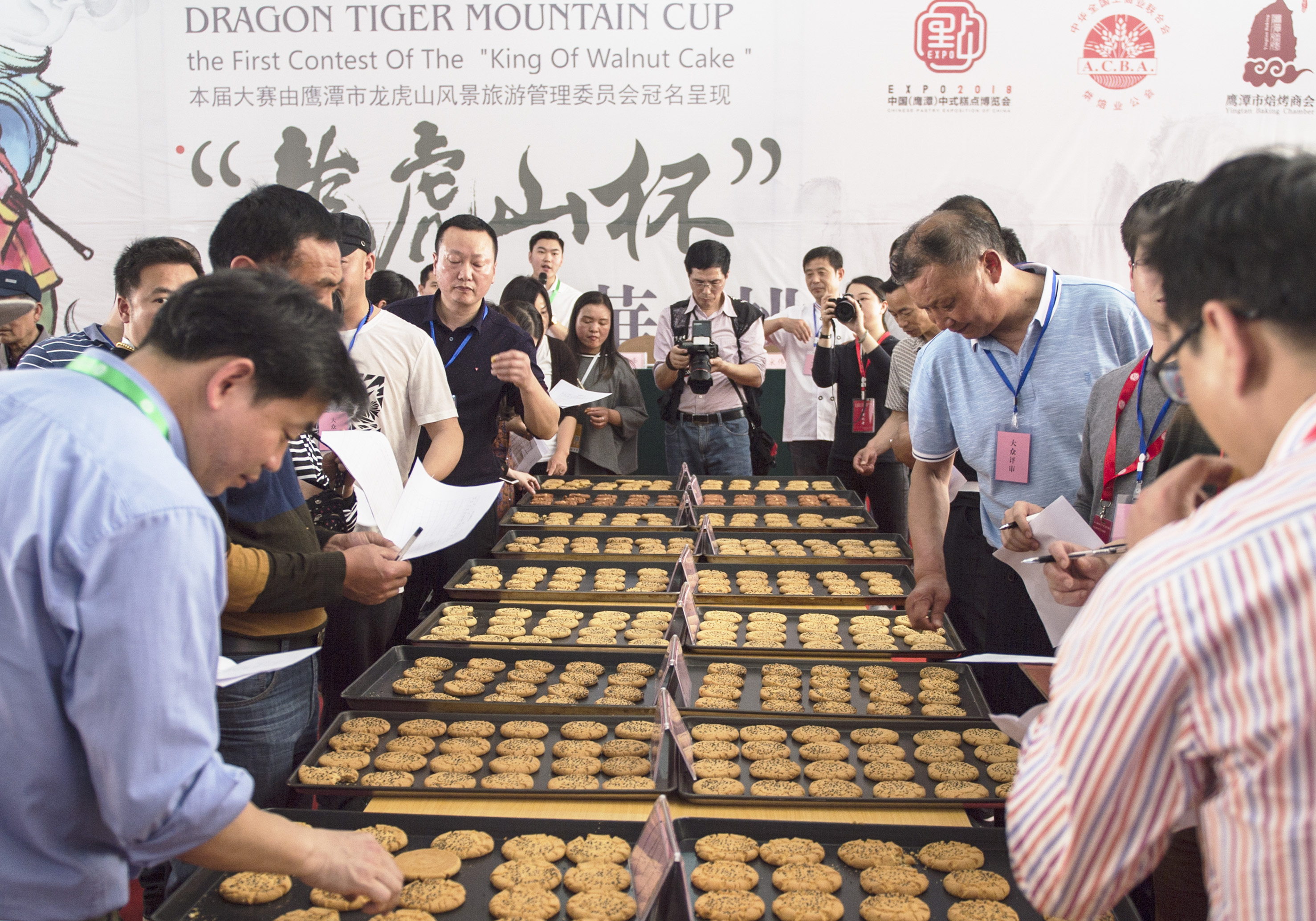 江西鹰潭:"桃酥节" 引客来(1)