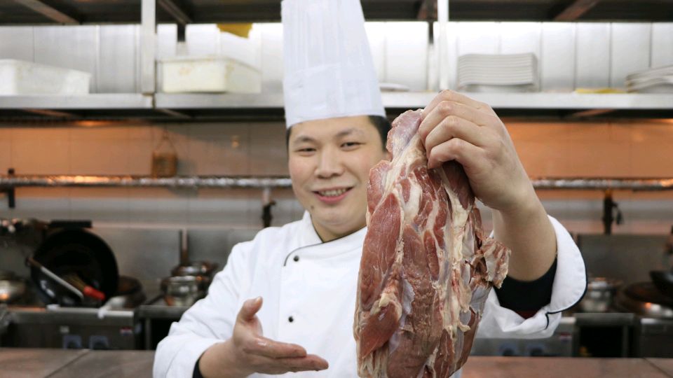 酒店厨师长教你家庭版:“五香酱牛肉”操作简单,酱香浓郁