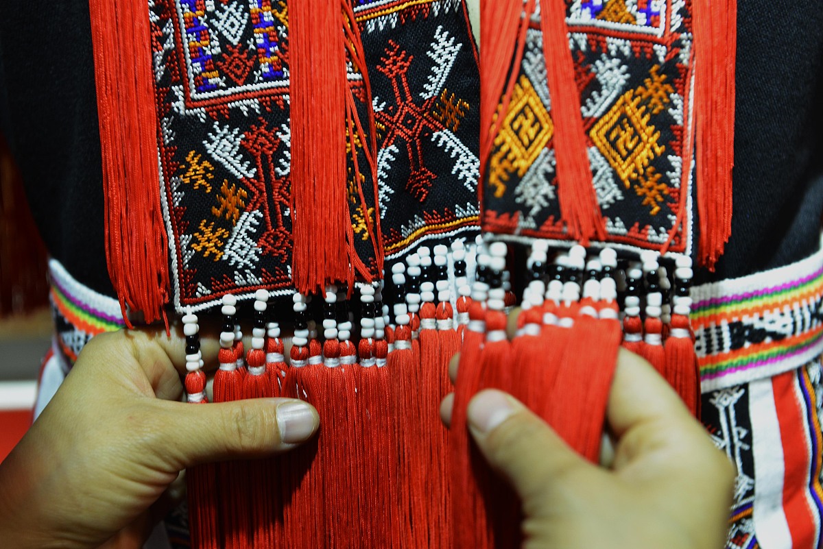 瑶族的特色服饰文化,斑斓的色彩撞击出别样的美