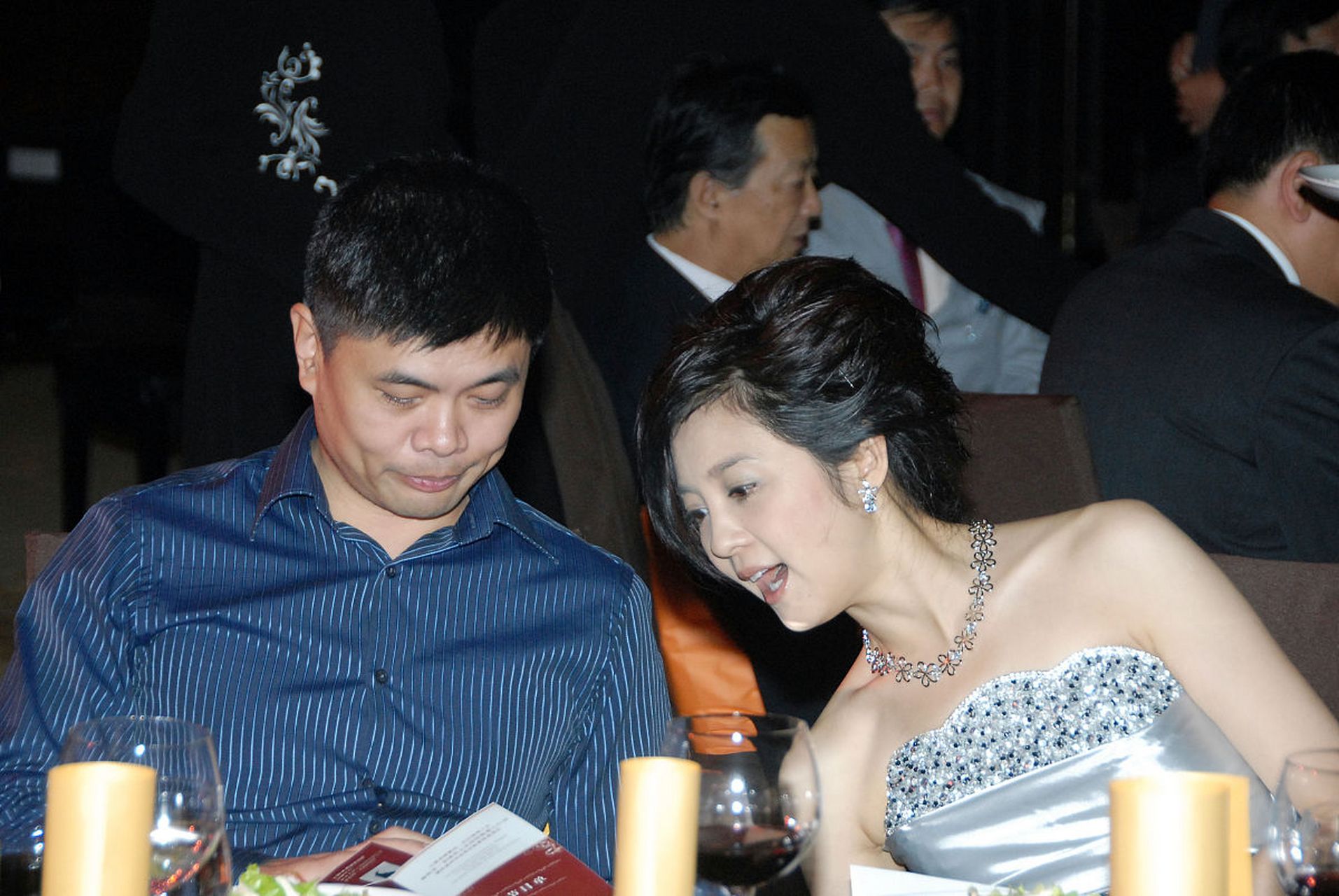 富豪丁健和著名主持人许戈辉擦枪走火有了孩子,但丁健转身向刚生完