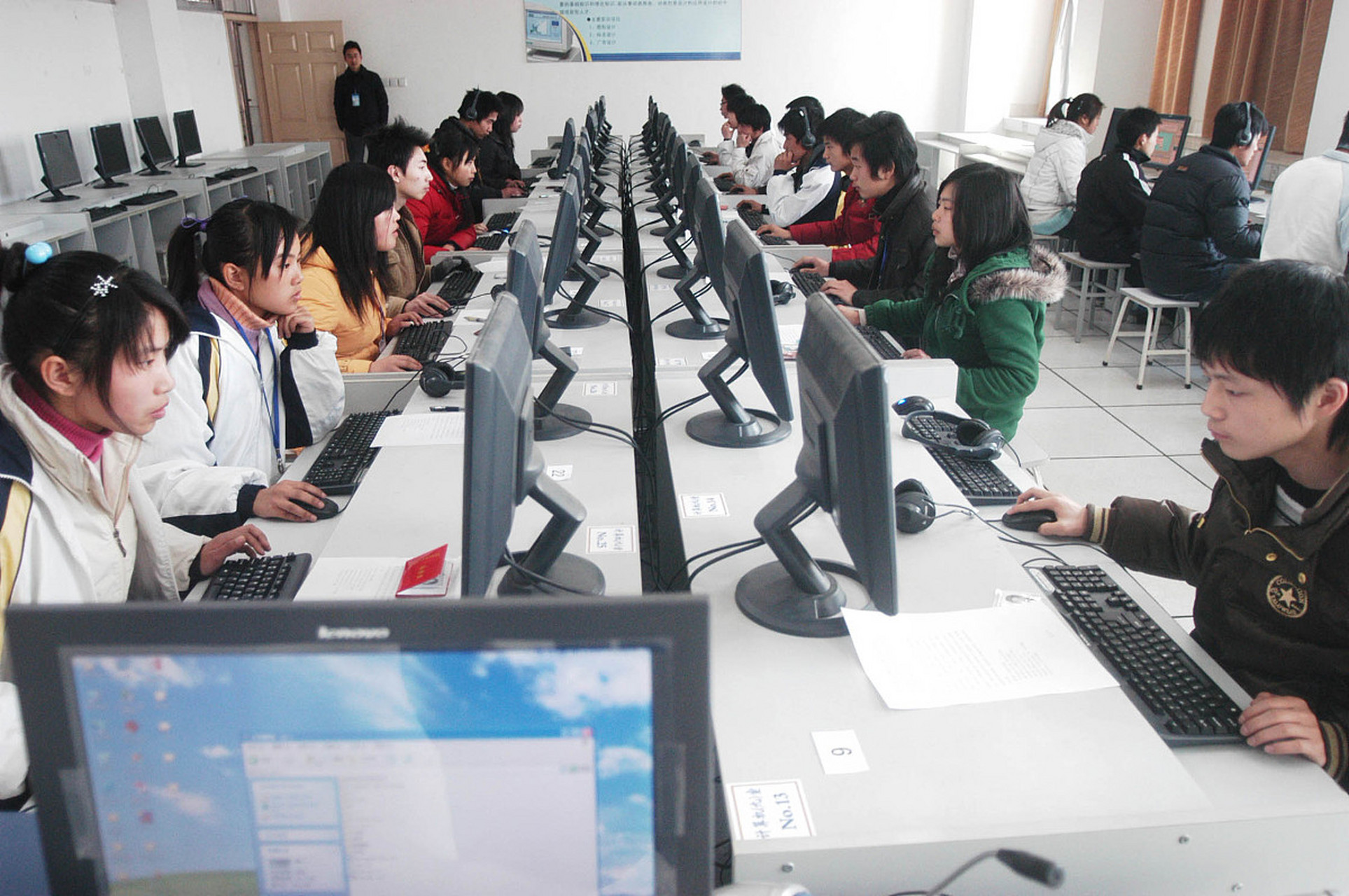 计算机基础课程是学习计算机应用专业的基础课程,以下是一些常见的