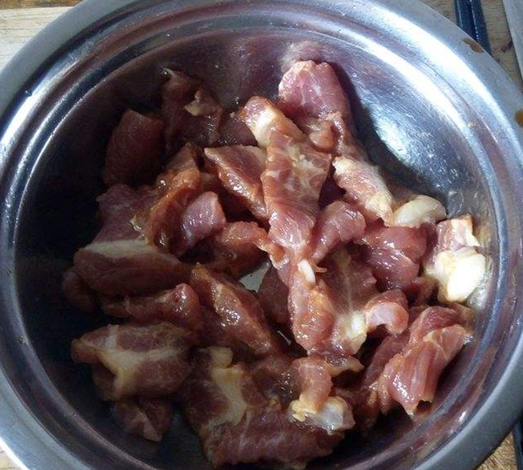 36年大厨:腌制猪肉时,万万别放料酒!只需1步,猪肉不腥还滑嫩