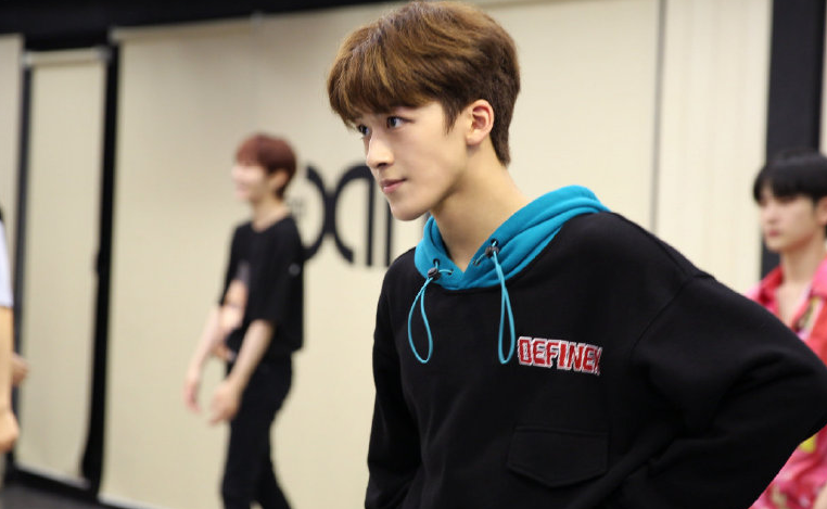 何洛洛自称厨艺担当,拿手菜是炒鸡蛋,粉丝却直接拆穿贴出受害者