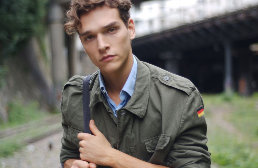 ash stymest是一名英国著名男模特,1991年7月31日出生于英国.