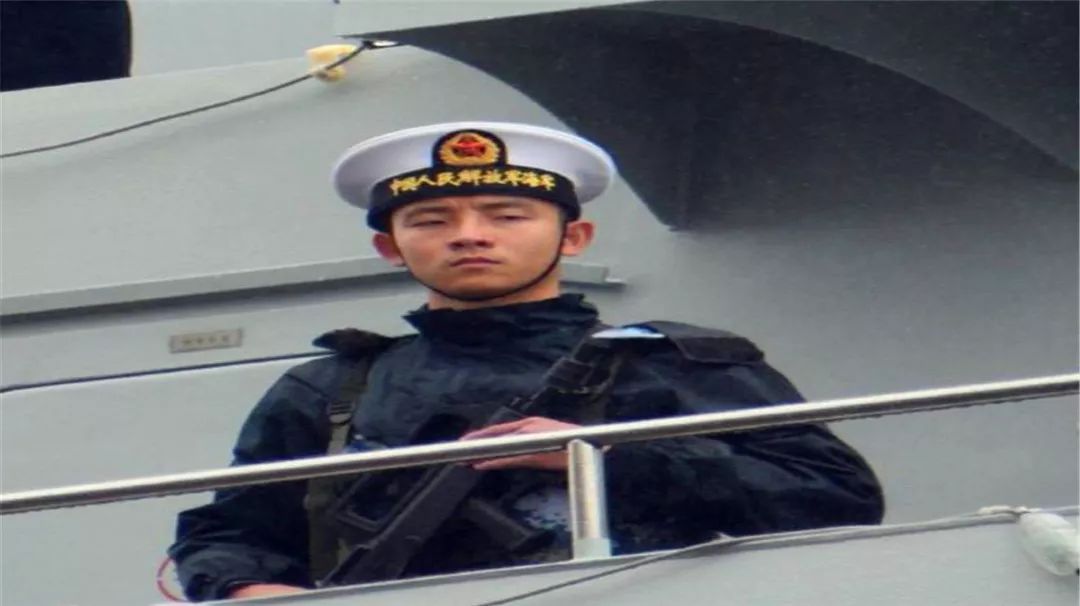 中国军舰访日,一位士兵的眼神成为焦点,日媒发出感慨