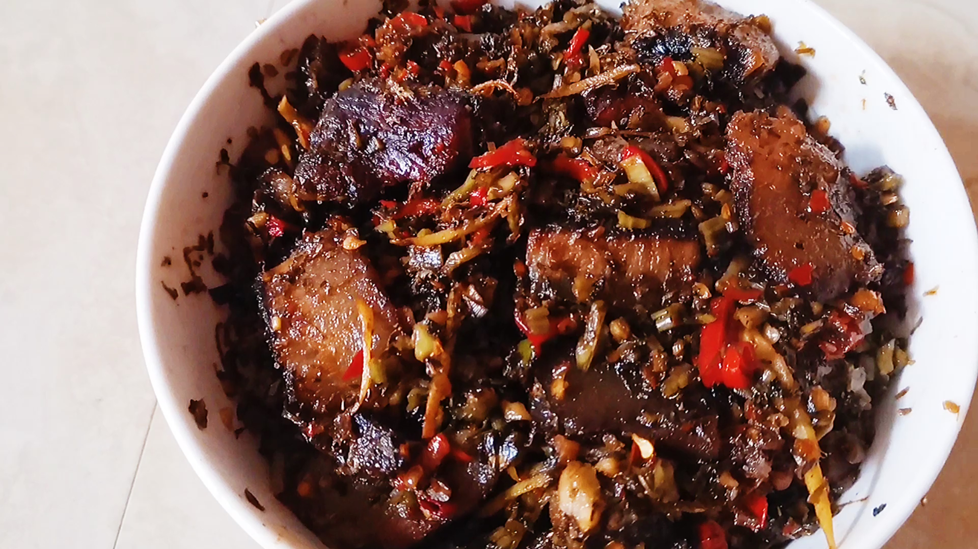 杨林妹:偶尔来一盘腊肉炒外婆菜盐菜,农村的小资生活,你羡慕吗