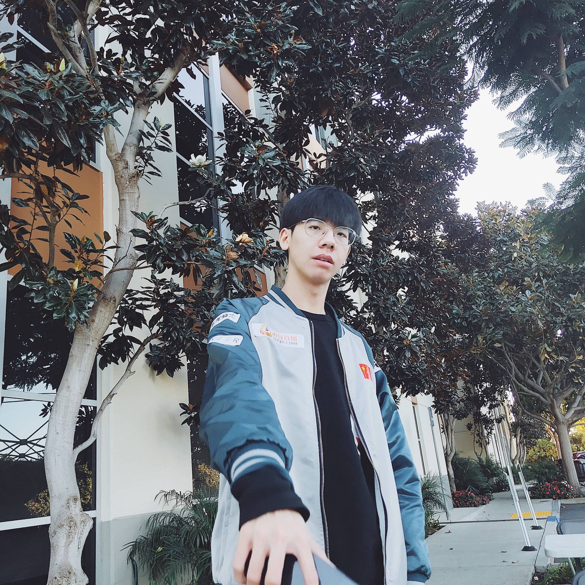 蜜蜂仔无意透露4am队内"地位",王欣真大哥,新人小鹿唯唯诺诺