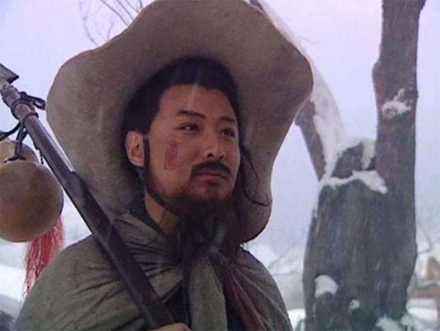 林冲火拼收留自己的梁山首任老大王伦,算不算不仁不义