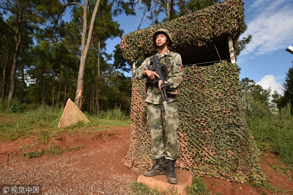 摄影师跟踪拍摄侦察兵五年瞬间 成为退伍礼物