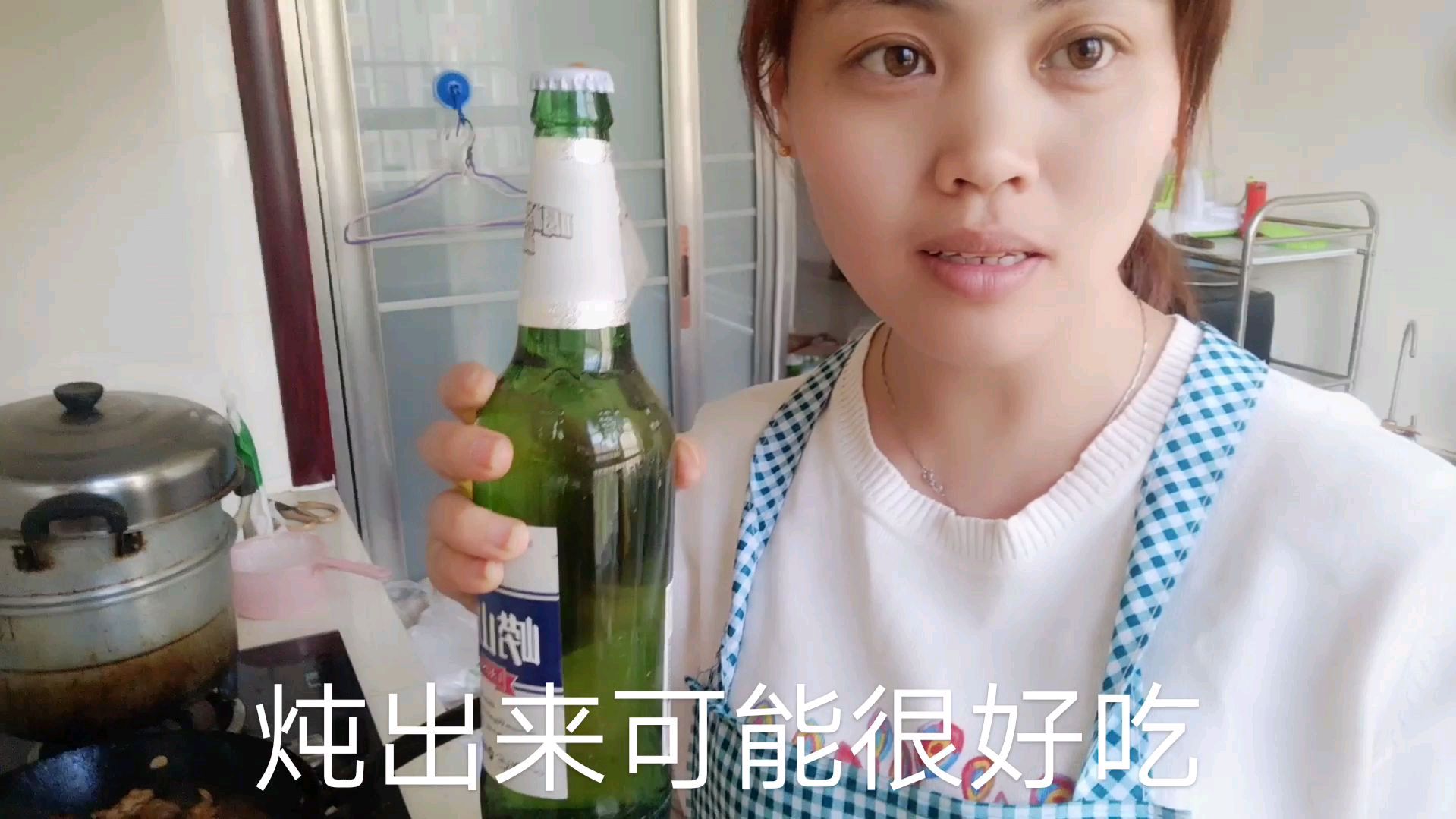 娜娜用啤酒做大盘鸡,味道怎么样?大姑姐又是怎么评价的