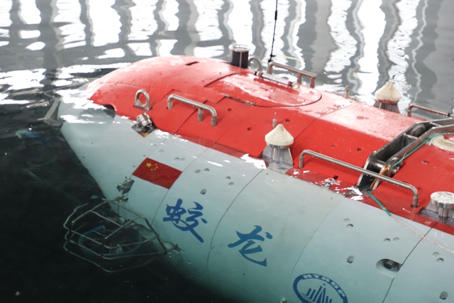 时隔15个月蛟龙号下水再显神通!高清大图来了!