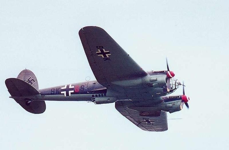 亨克尔he111轰炸机是1936年开始生产的中型轰炸机,生产初期为掩人耳目