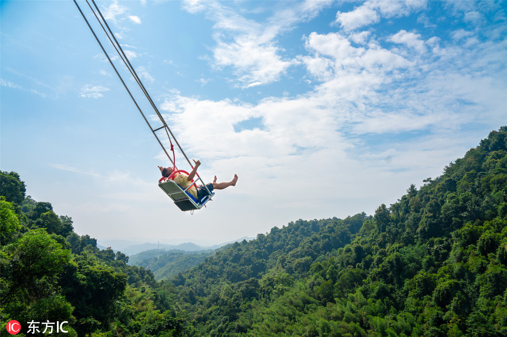 2018年12月20日,广东首个瀑布悬崖秋千正式全面对游客开放.
