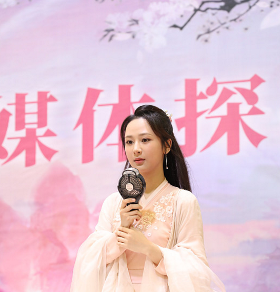 视觉中国下的《香蜜》:旭凤傻笑,锦觅粉太厚,天后一脸嫌弃!