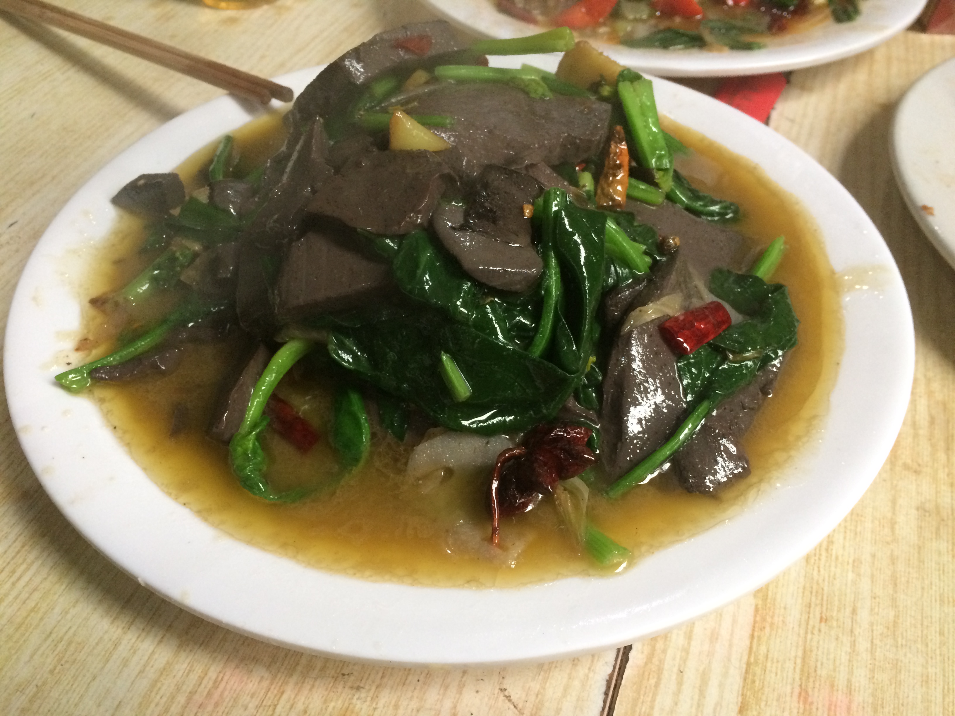 农村饭馆特色菜黑腐竹,炒猪血,青椒裹肉丸,丸子汤,味美价不贵