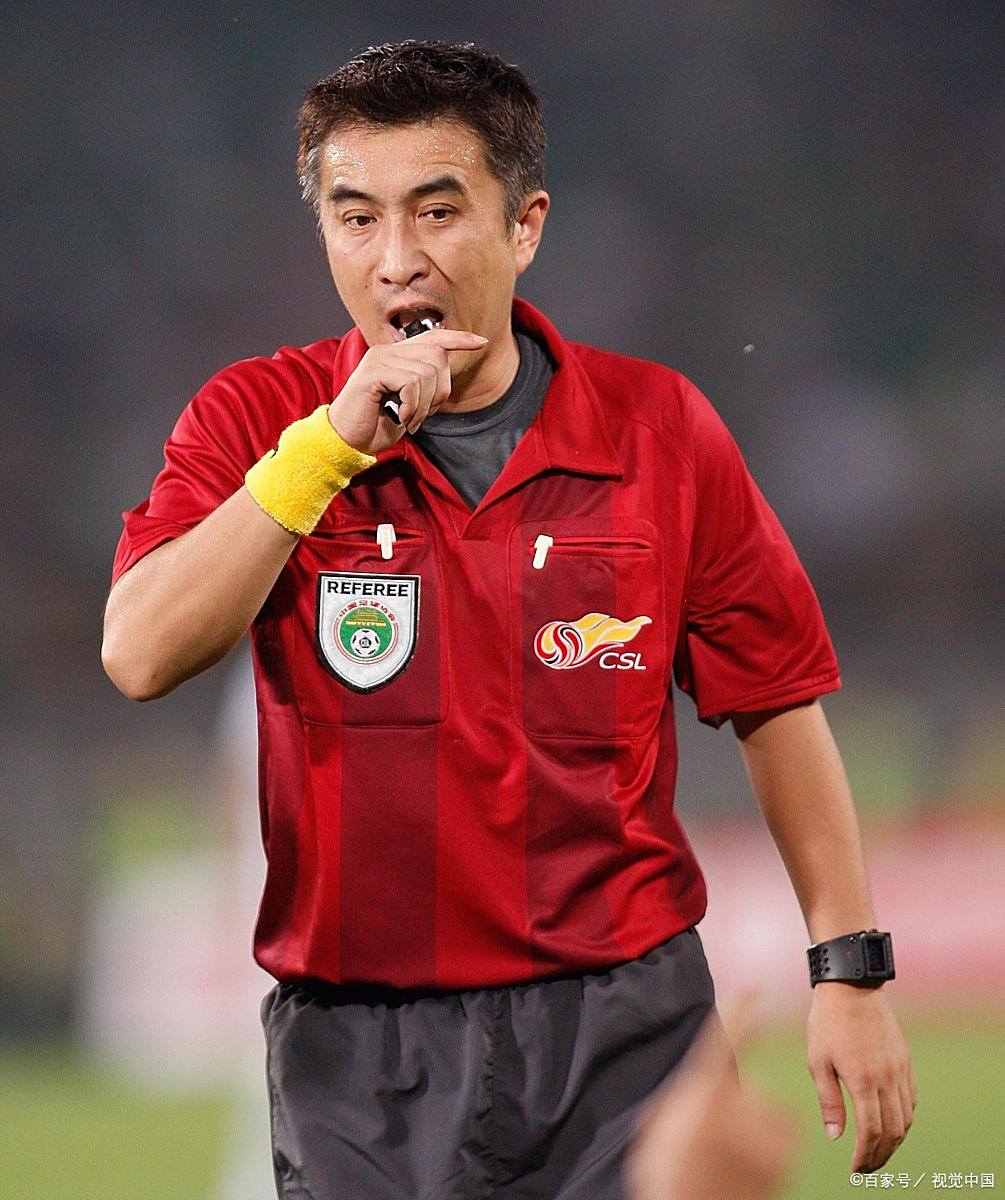 北京国安在补赛中战胜青岛西海岸后,成功登顶中超积分榜榜首